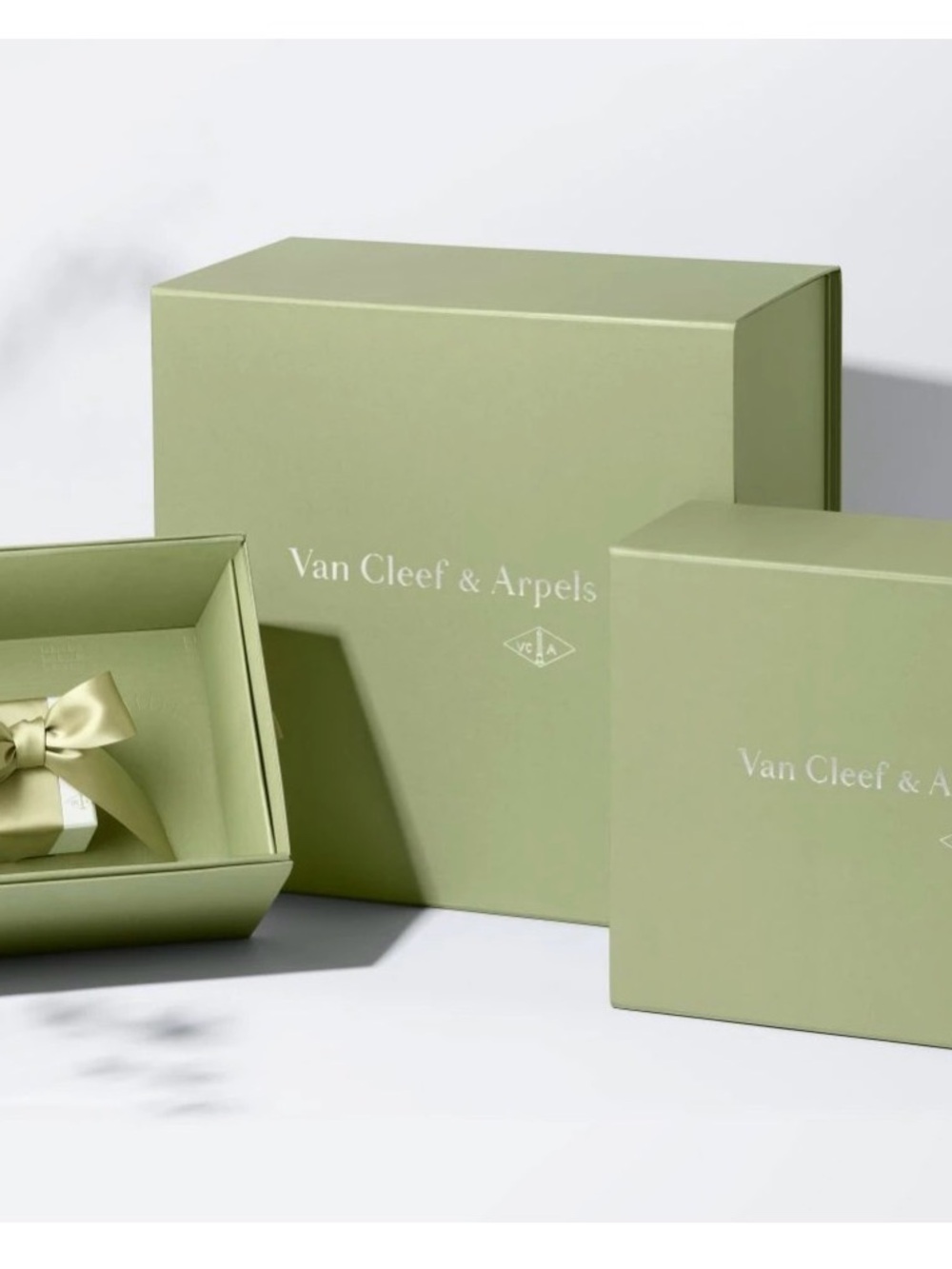 Van Cleef & Arpels Light Green Presentation Box Set